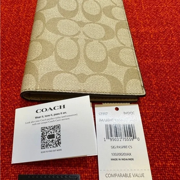 ❤️❤️❤️NWT Coach passport bag/case/cover in signature monogram canvas ❤️❤… - Picture 3 of 11